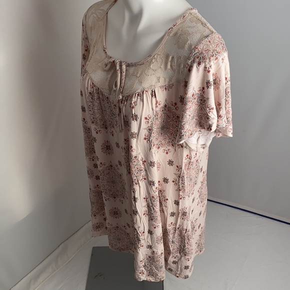 Torrid multicolor soft boho flutter sleeve top - Picture 3 of 13